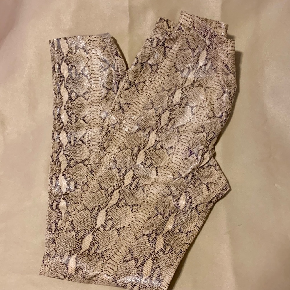 RENFREW Womens snake skin size 6 leather straight legged pants boot cut
